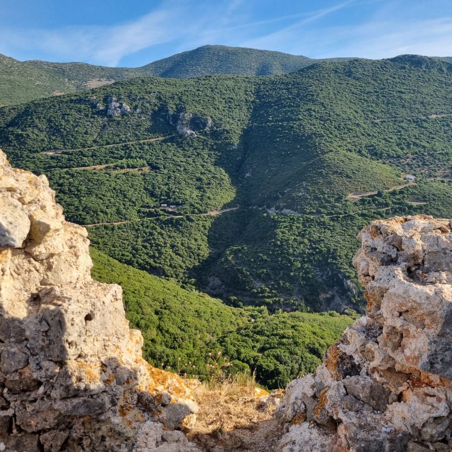 מבצר, משקיף על העיירה פארגה, החוף המערבי של יוון