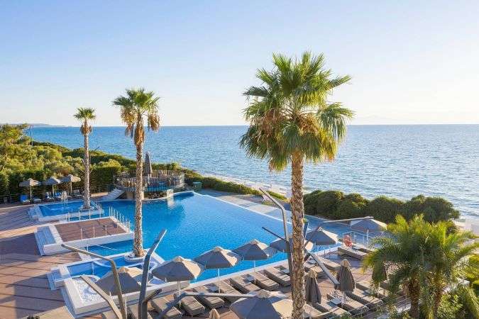 מתחם הספא והבריכות המפואר של Pomegranate Wellness Spa Hotel בחלקידיקי