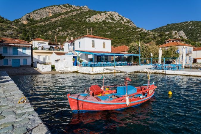 Agia-Kyriaki-fishing-village-near-Trikeri-Pelio.