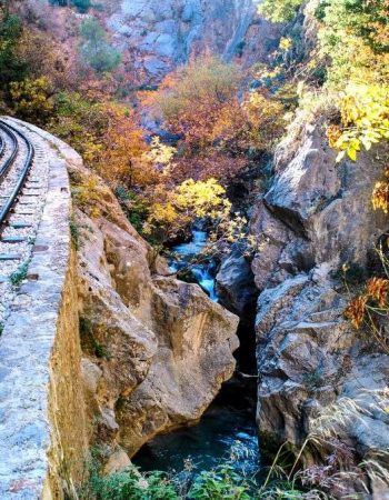 הרכבת שנוסעת מדיאקפטו לקלבריטה בפלופונס