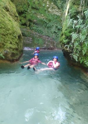 הרפטינג בצומרקה עובר במסלול נהדר דרך הקניון. צילום: רז שחם